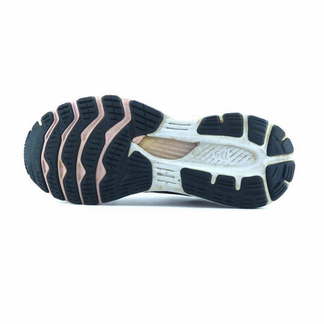 ASICS GEL-KAYANO 28 lightweight athletic shoe visuals