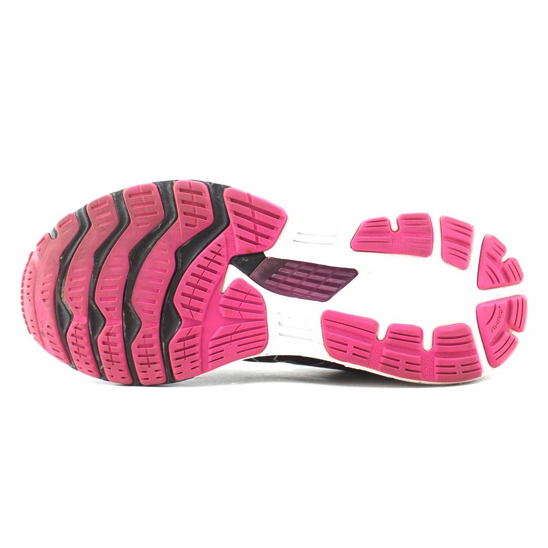 ASICS GEL-KAYANO 28 lightweight athletic shoe visuals