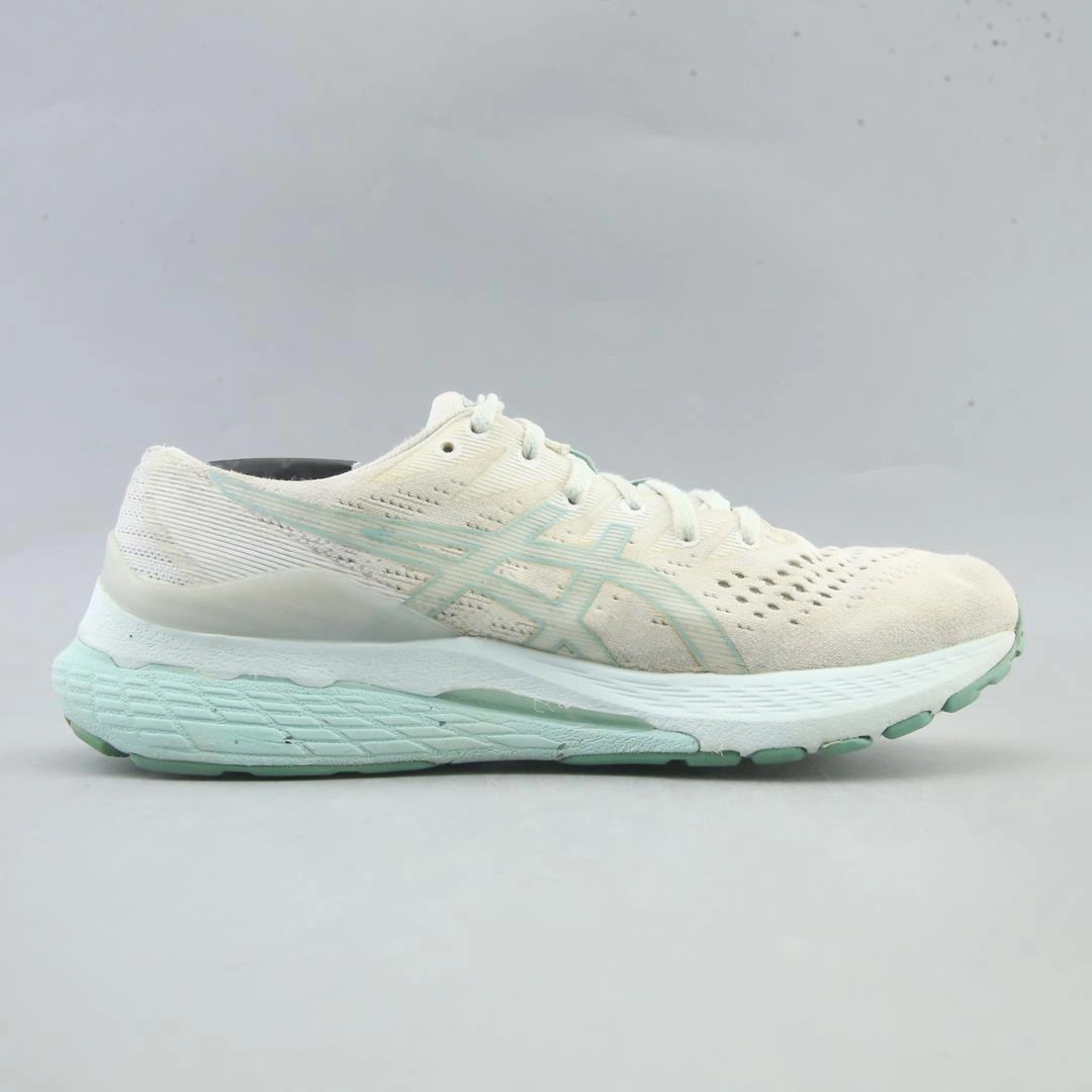 ASICS GEL KAYANO 28 lightweight athletic shoe visuals