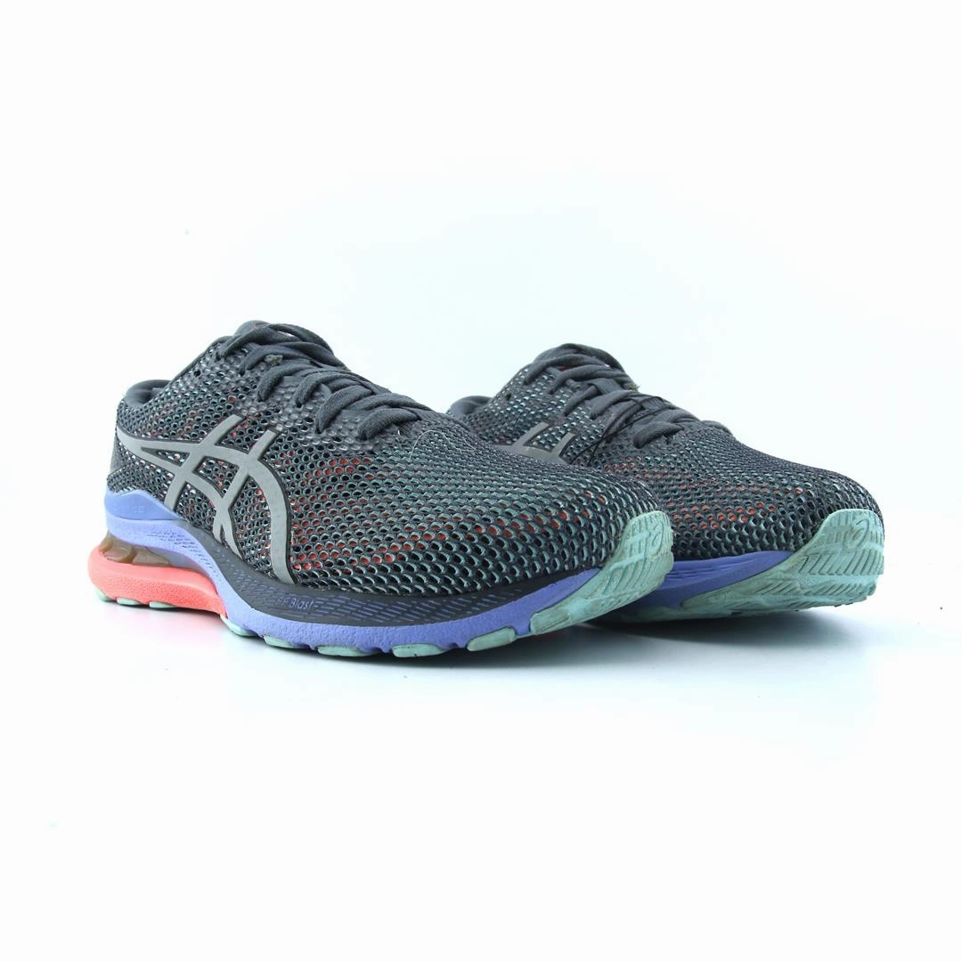 ASICS GEL KAYANO 28 lightweight athletic shoe visuals
