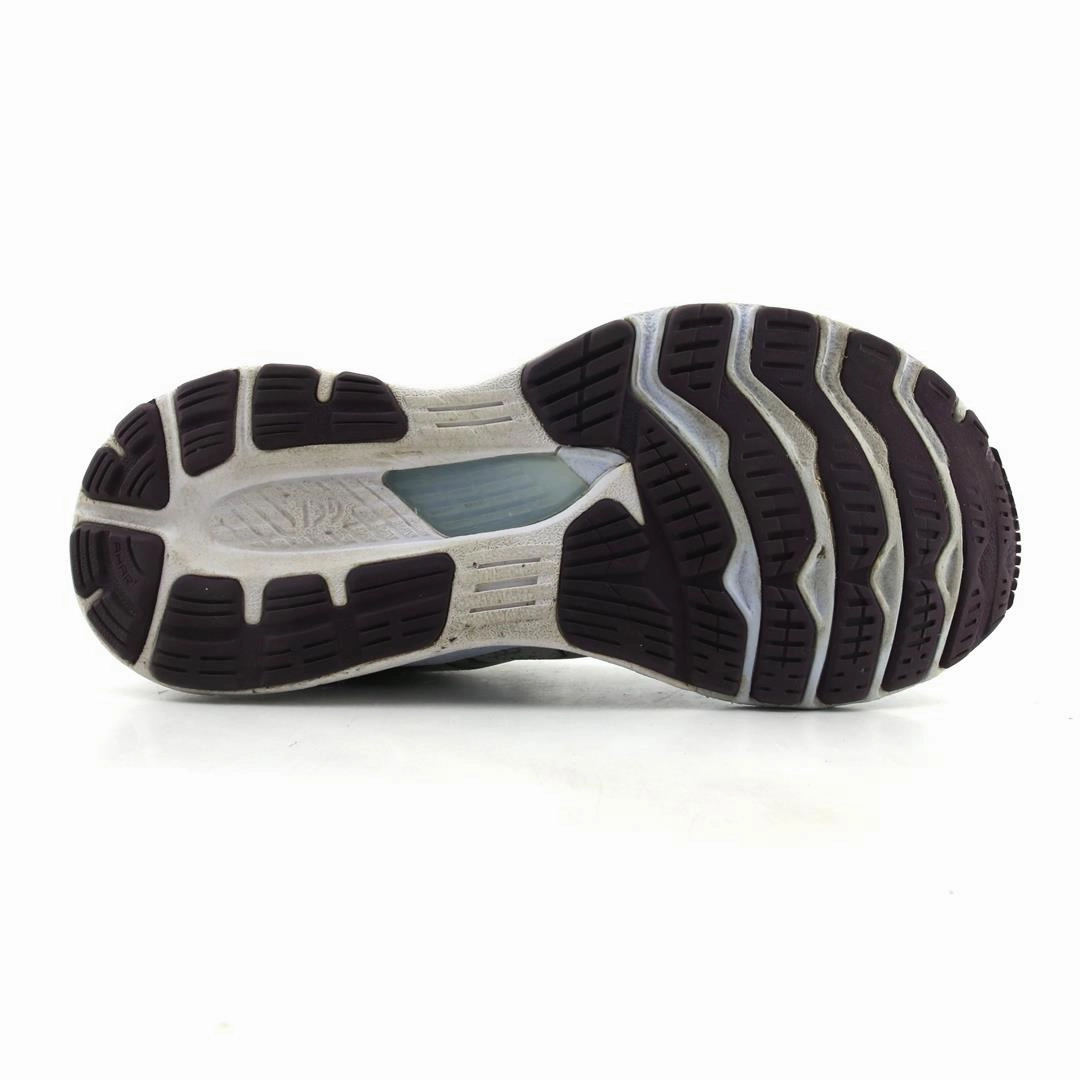 ASICS GEL-KAYANO 28 sporty Asics footwear images