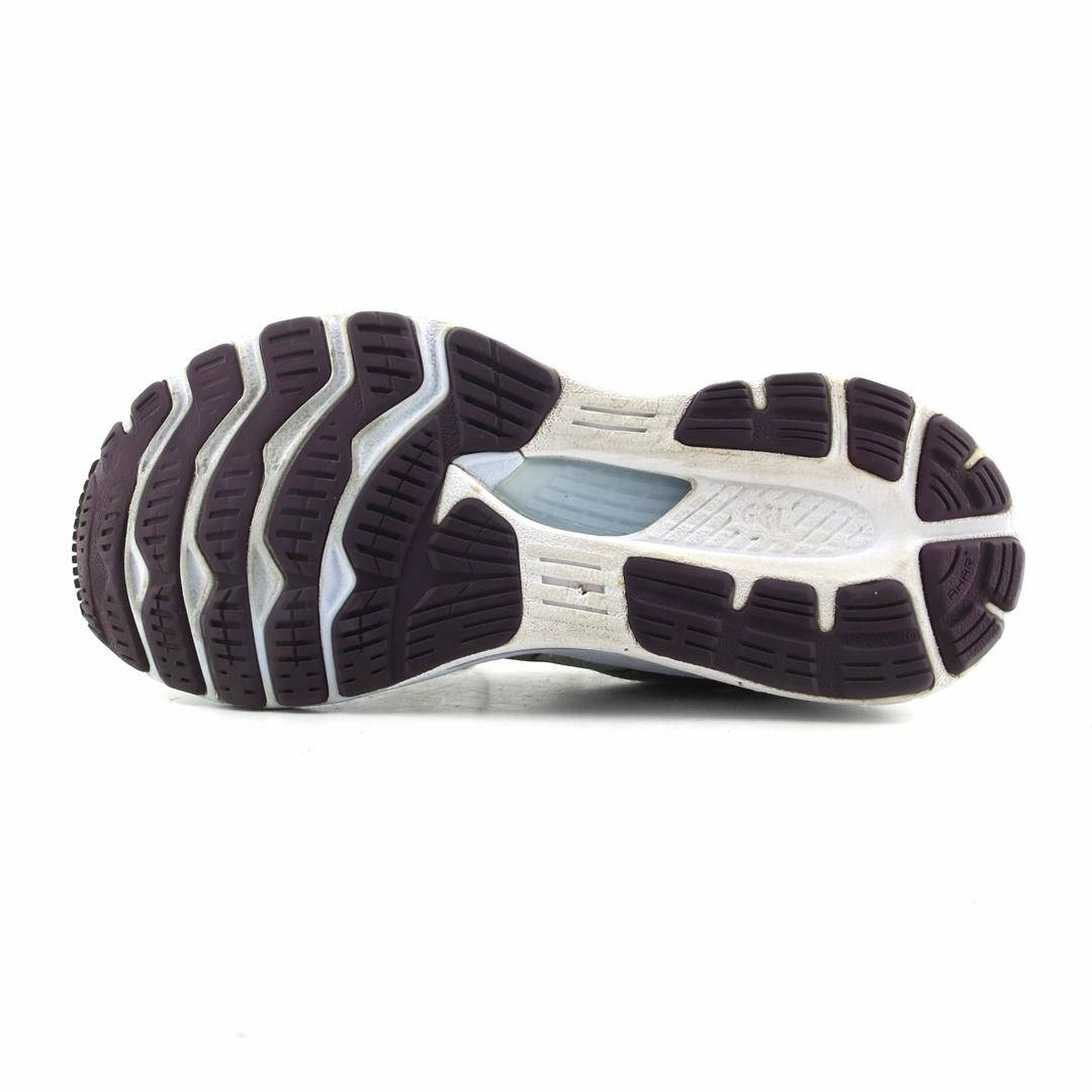 ASICS GEL-KAYANO 28 sporty Asics footwear images