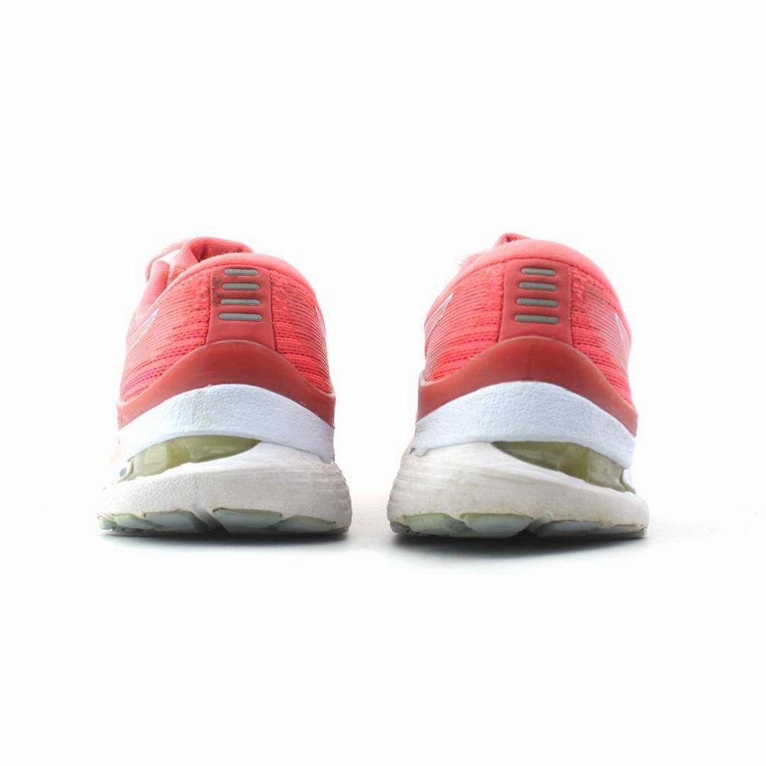 ASICS GEL-KAYANO 28 sporty Asics footwear images