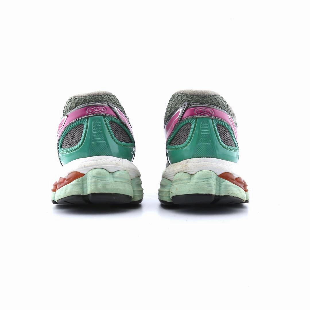 ASICS GEL NIMBUS 15 lightweight athletic shoe visuals