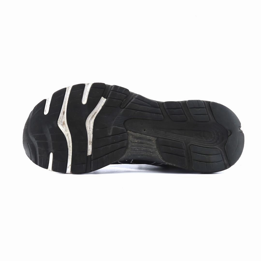 ASICS GEL NIMBUS 21 lightweight athletic shoe visuals