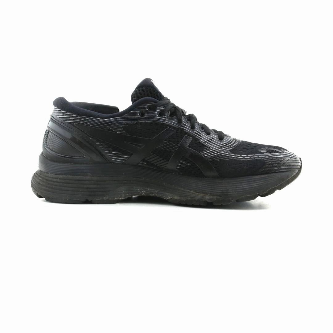 ASICS GEL NIMBUS 21 lightweight athletic shoe visuals