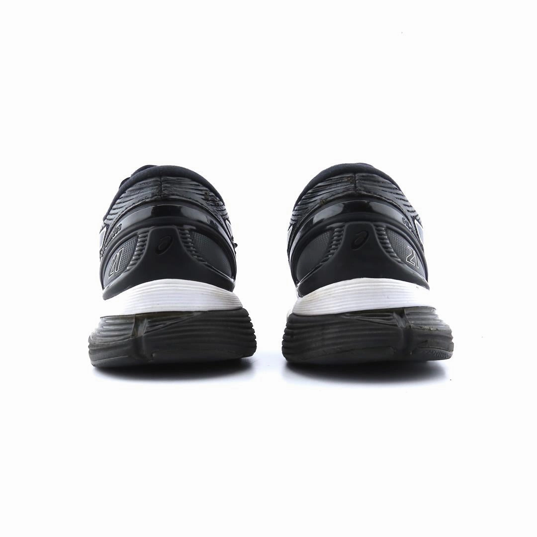 ASICS GEL NIMBUS 21 lightweight athletic shoe visuals