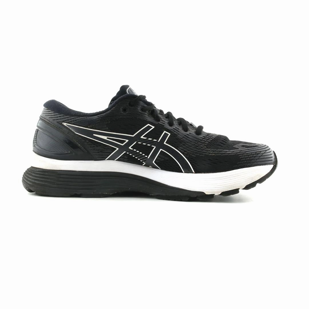 ASICS GEL-NIMBUS 21 lightweight athletic shoe visuals
