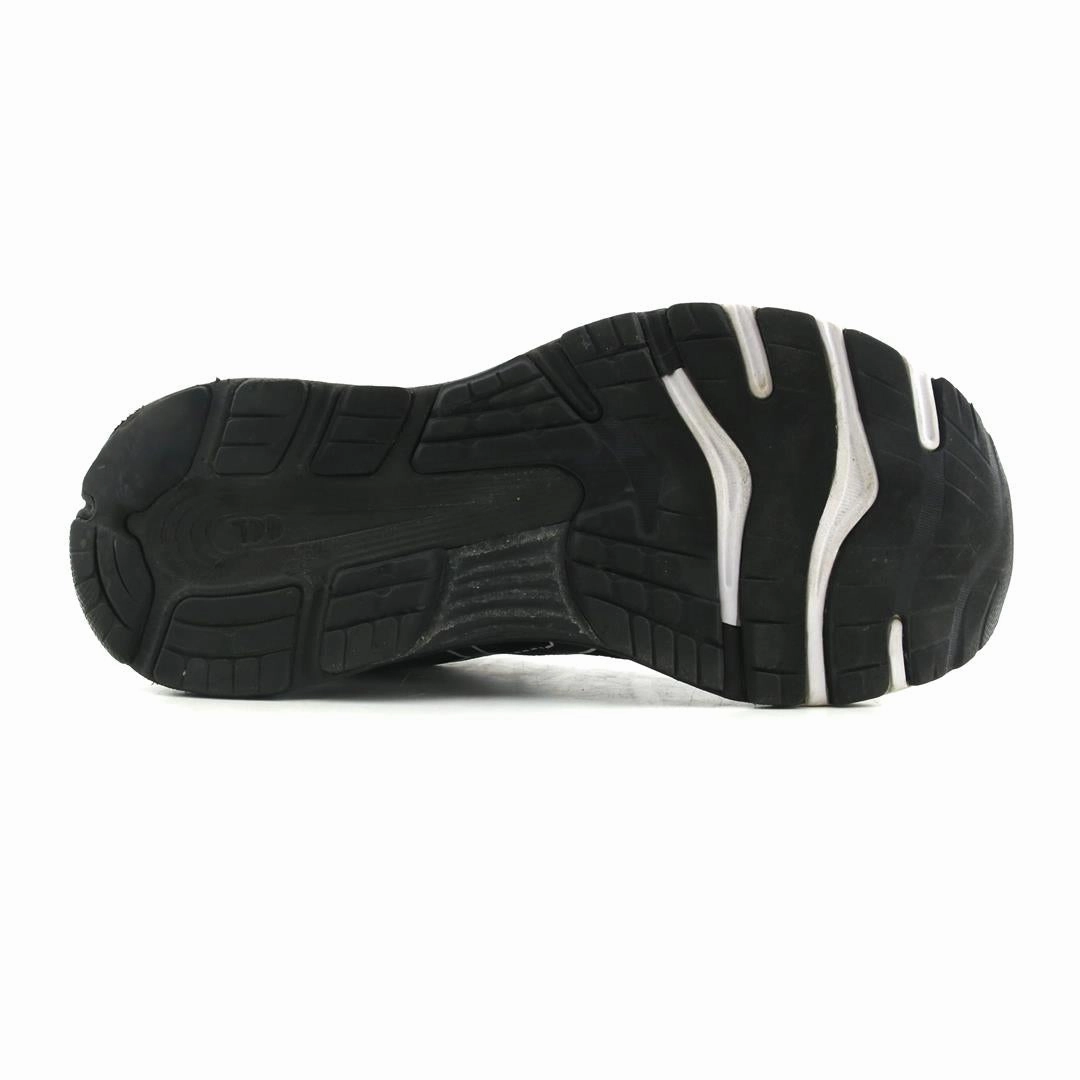 ASICS GEL-NIMBUS 21 lightweight athletic shoe visuals
