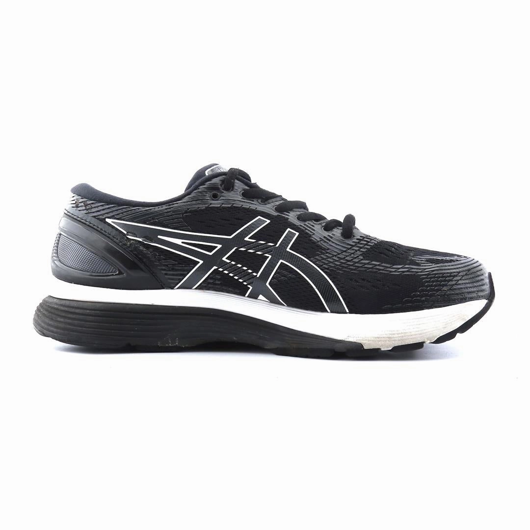 ASICS GEL NIMBUS 21 lightweight athletic shoe visuals