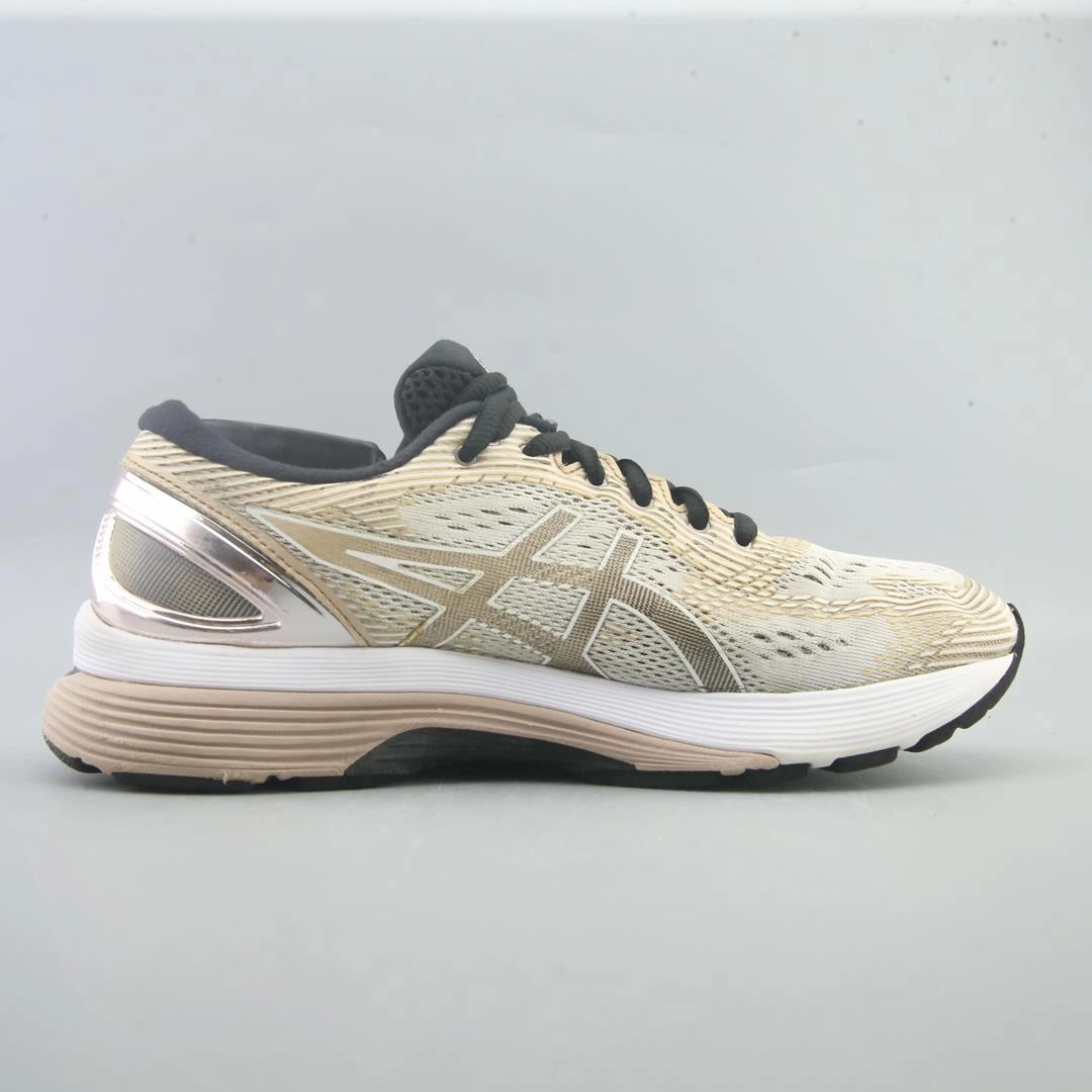 ASICS GEL NIMBUS 21 sporty Asics footwear images