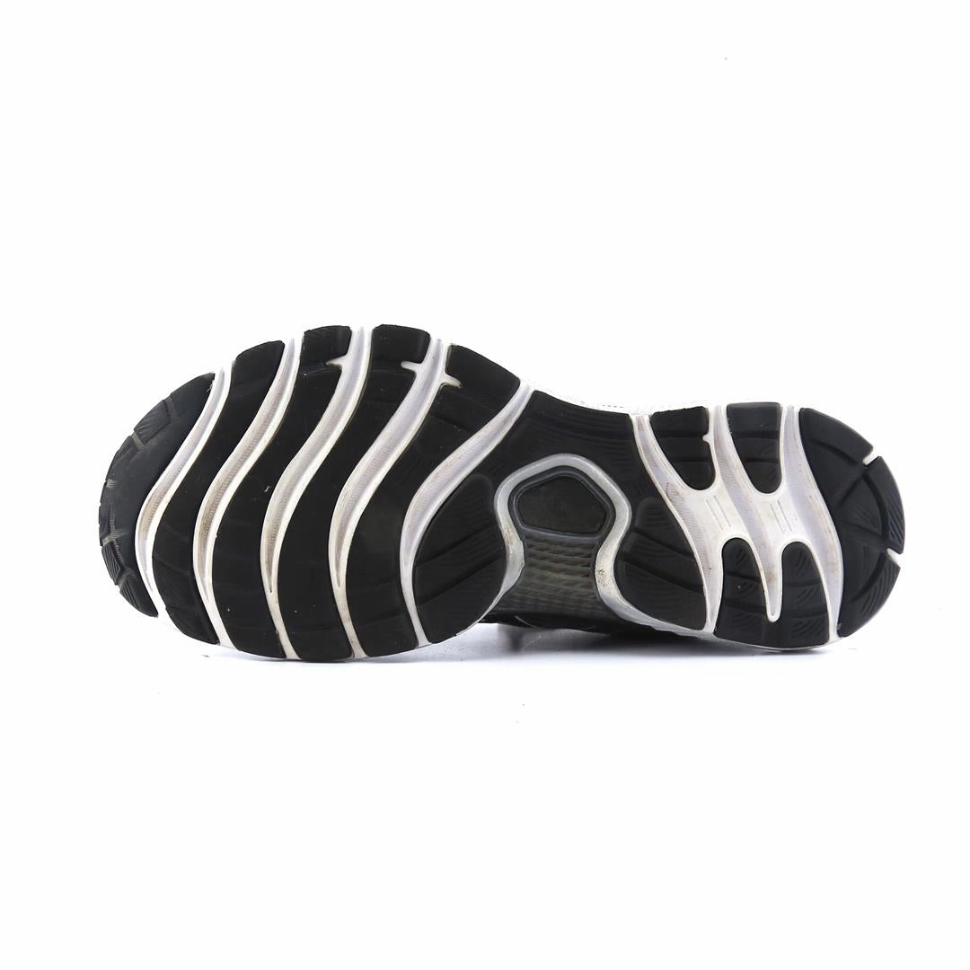 ASICS GEL NIMBUS 22 lightweight athletic shoe visuals