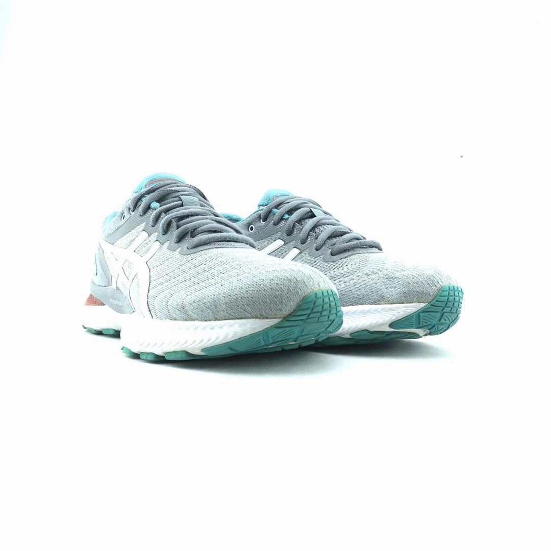 ASICS GEL-NIMBUS 22 lightweight athletic shoe visuals