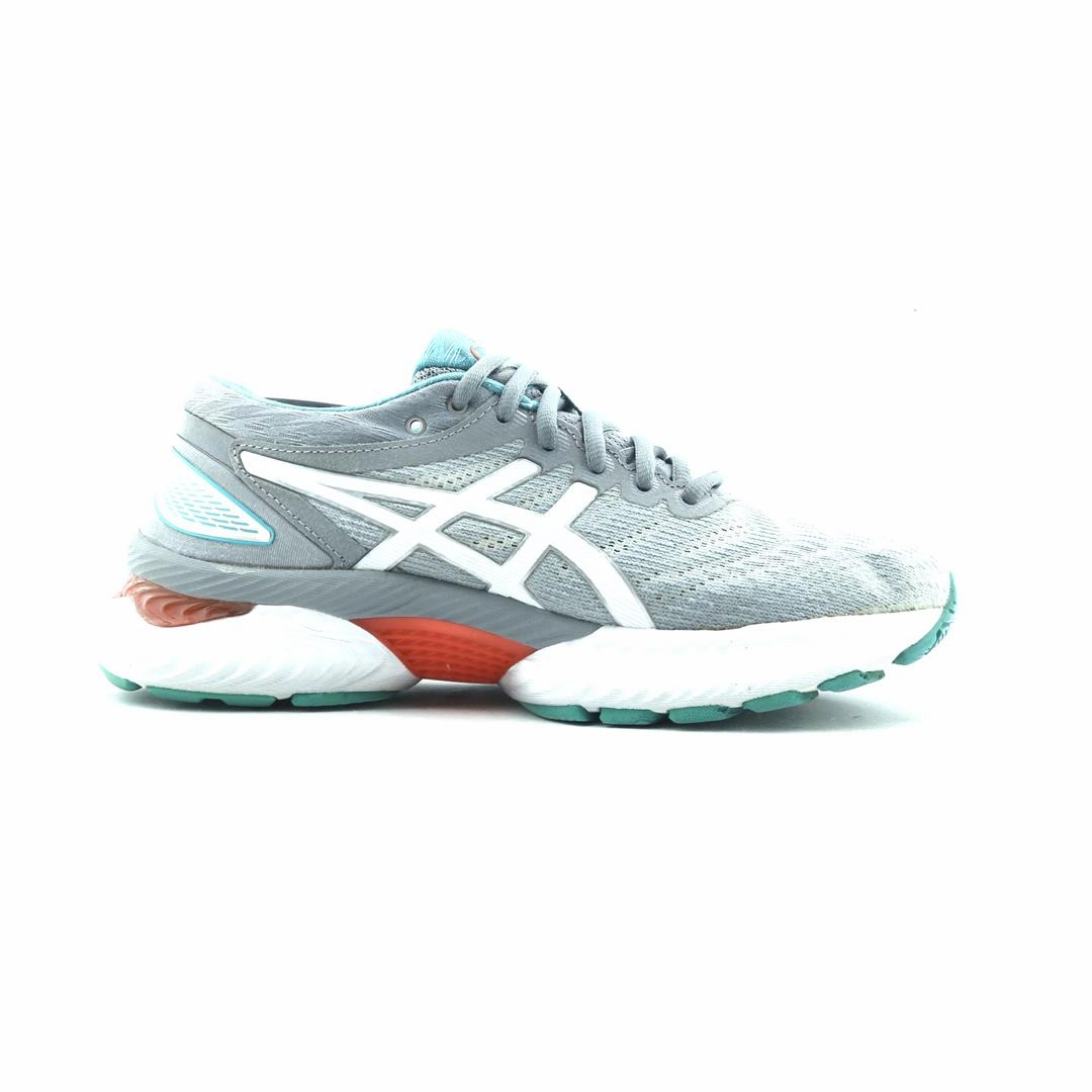 ASICS GEL-NIMBUS 22 lightweight athletic shoe visuals