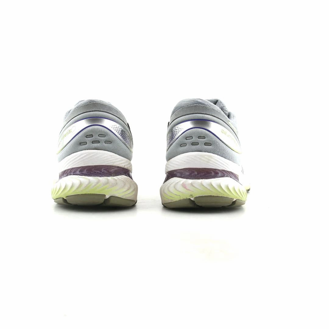 ASICS GEL-NIMBUS 22 sporty Asics footwear images