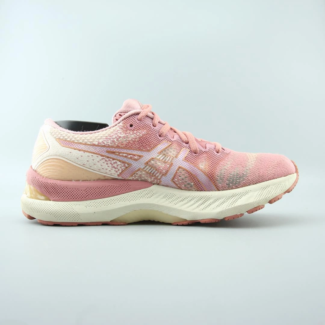 ASICS GEL NIMBUS 23 lightweight athletic shoe visuals