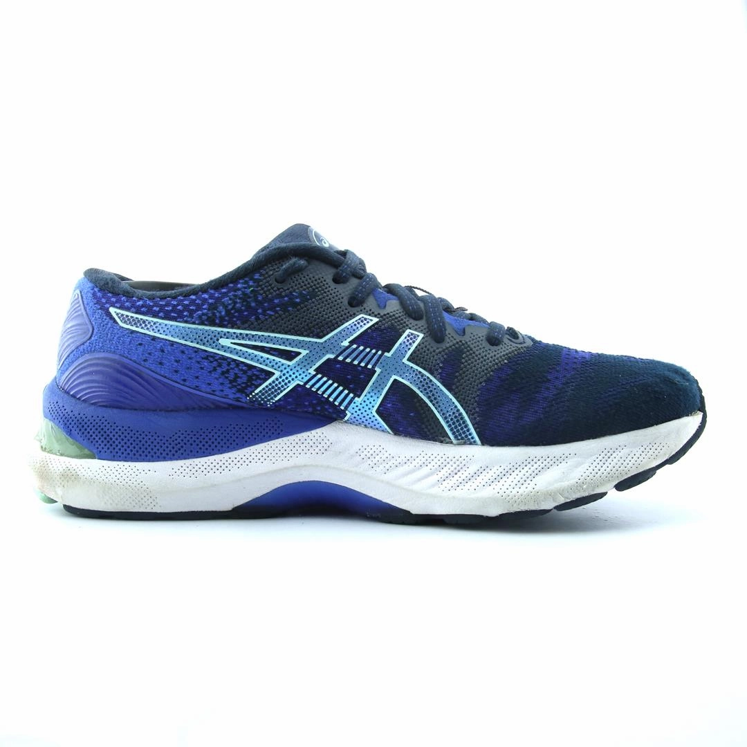 ASICS GEL-NIMBUS 23 lightweight athletic shoe visuals
