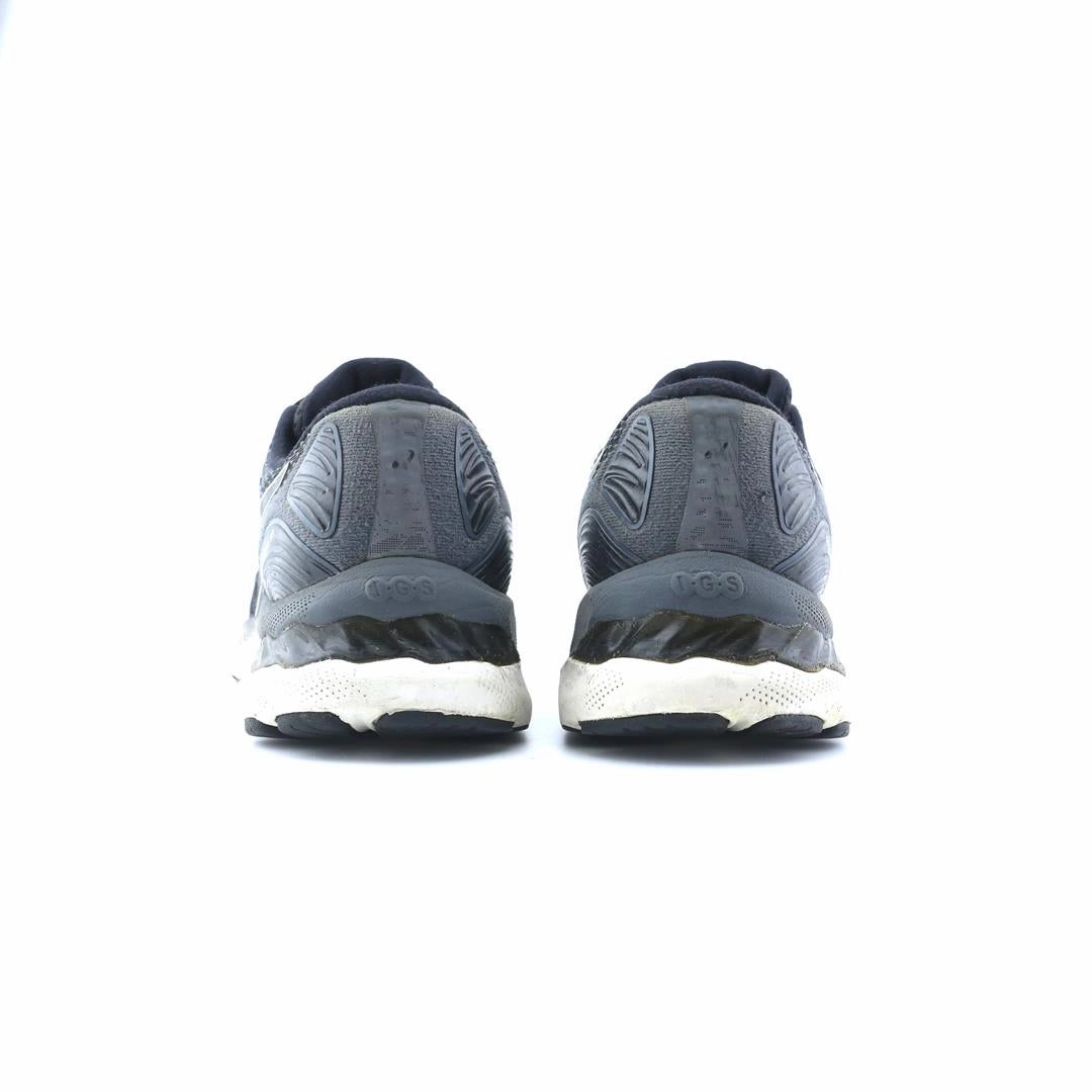 ASICS GEL NIMBUS 23 performance running shoe photos