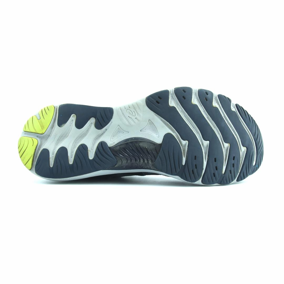 ASICS GEL-NIMBUS 23 performance running shoe photos