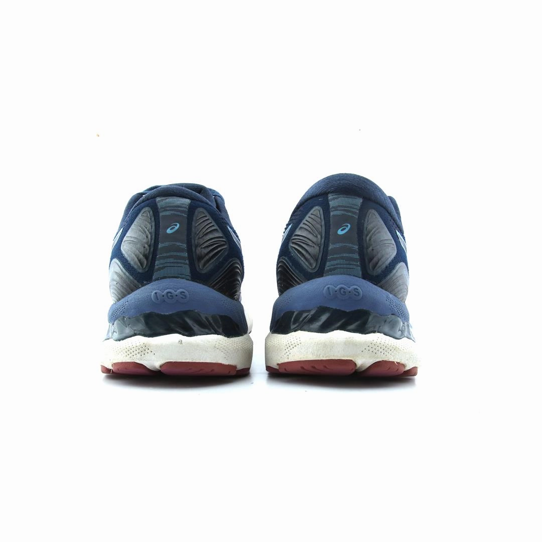 ASICS GEL NIMBUS 23 performance running shoe photos