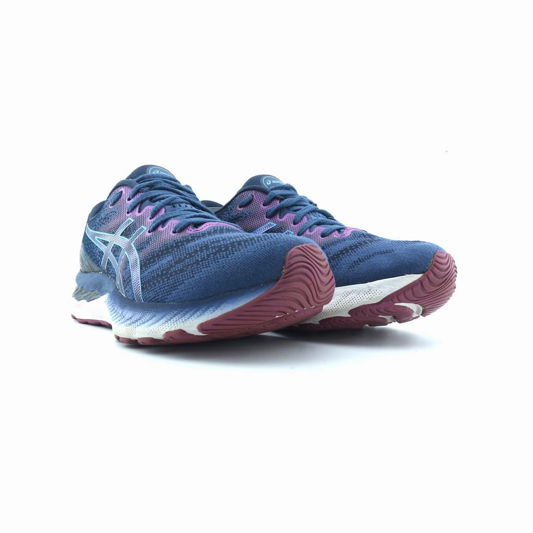 ASICS GEL NIMBUS 23 performance running shoe photos