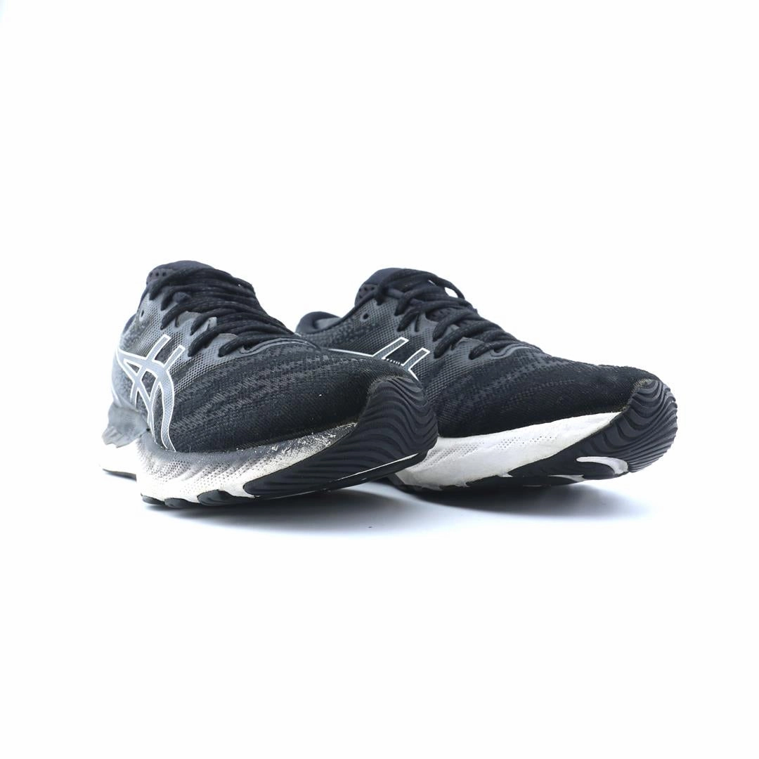 ASICS GEL NIMBUS 23 performance running shoe photos