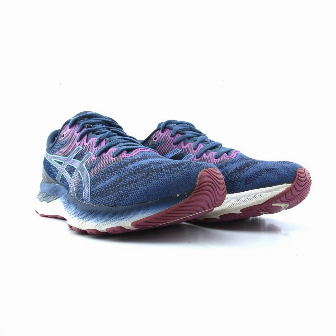 ASICS GEL NIMBUS 23 performance running shoe photos