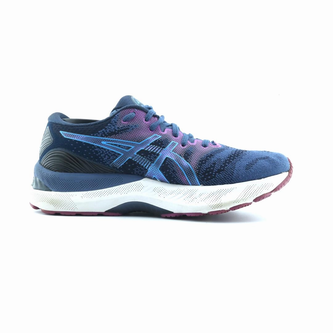 ASICS GEL NIMBUS 23 performance running shoe photos