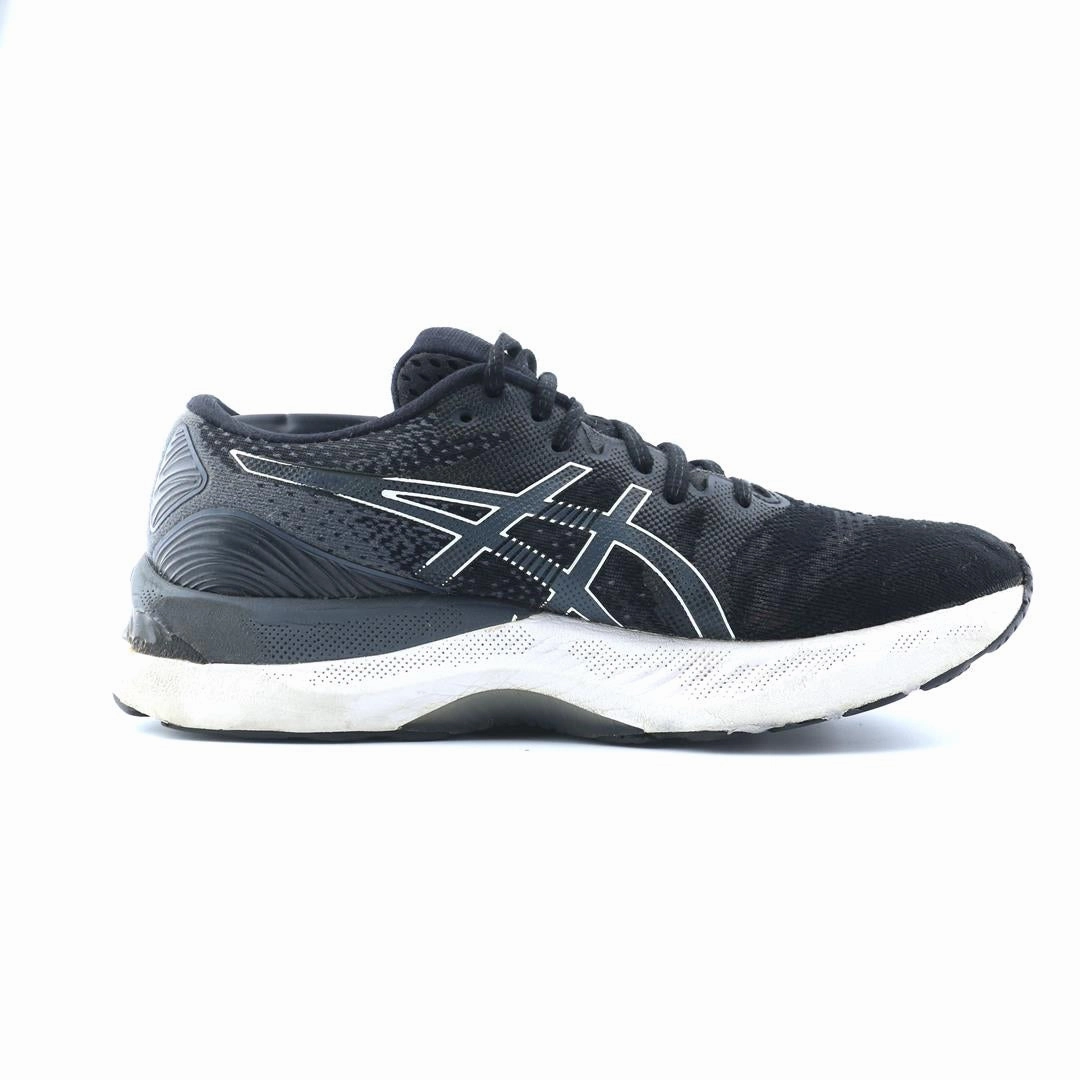 ASICS GEL NIMBUS 23 performance running shoe photos