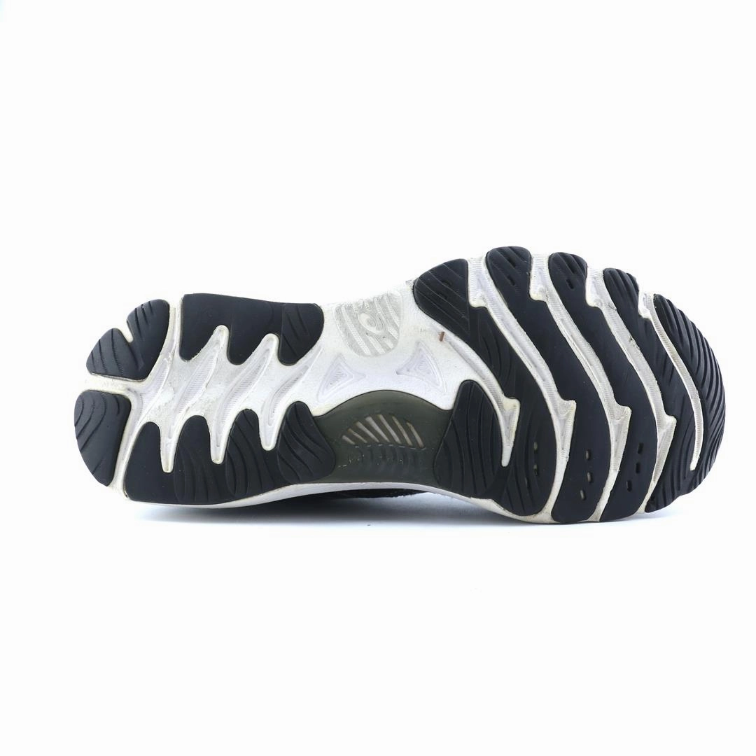 ASICS GEL NIMBUS 23 performance running shoe photos