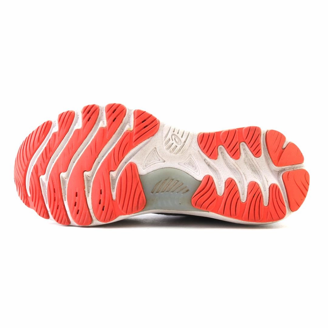 ASICS GEL-NIMBUS 23 sporty Asics footwear images