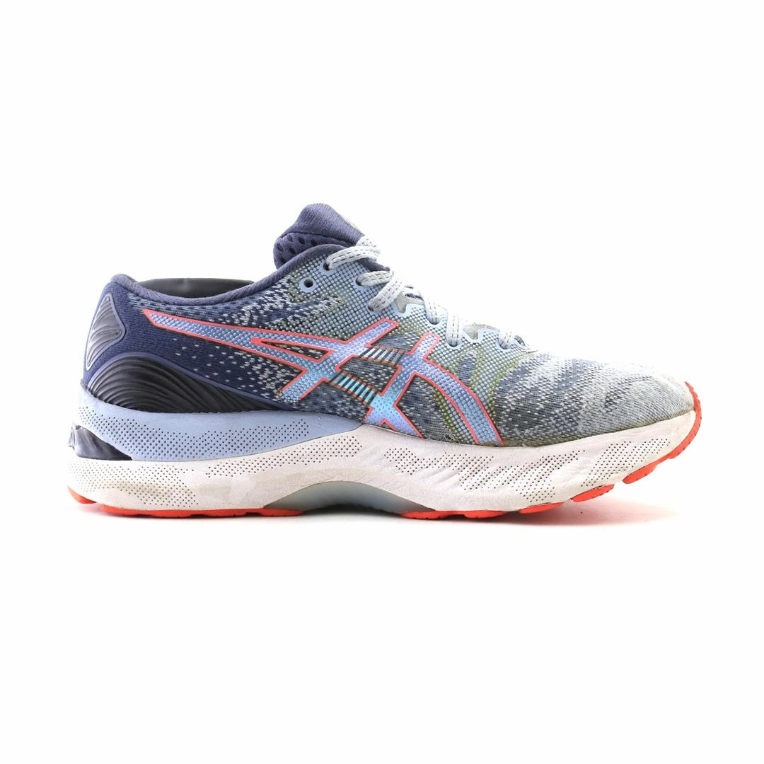 ASICS GEL-NIMBUS 23 sporty Asics footwear images