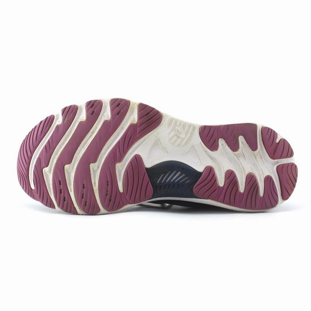 ASICS GEL NIMBUS 23 sporty Asics footwear images