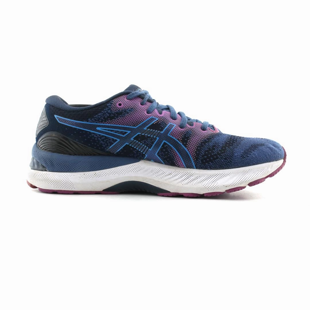 ASICS GEL-NIMBUS 23 sporty Asics footwear images