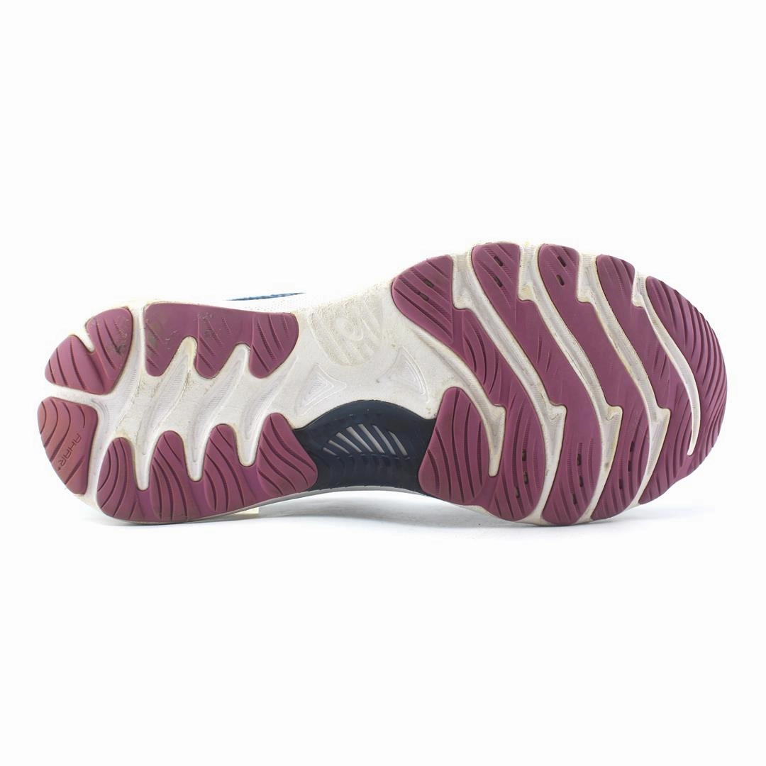 ASICS GEL NIMBUS 23 sporty Asics footwear images