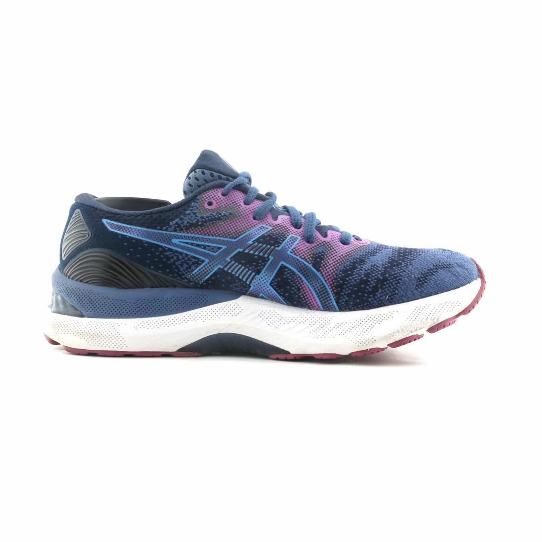ASICS GEL-NIMBUS 23 sporty Asics footwear images