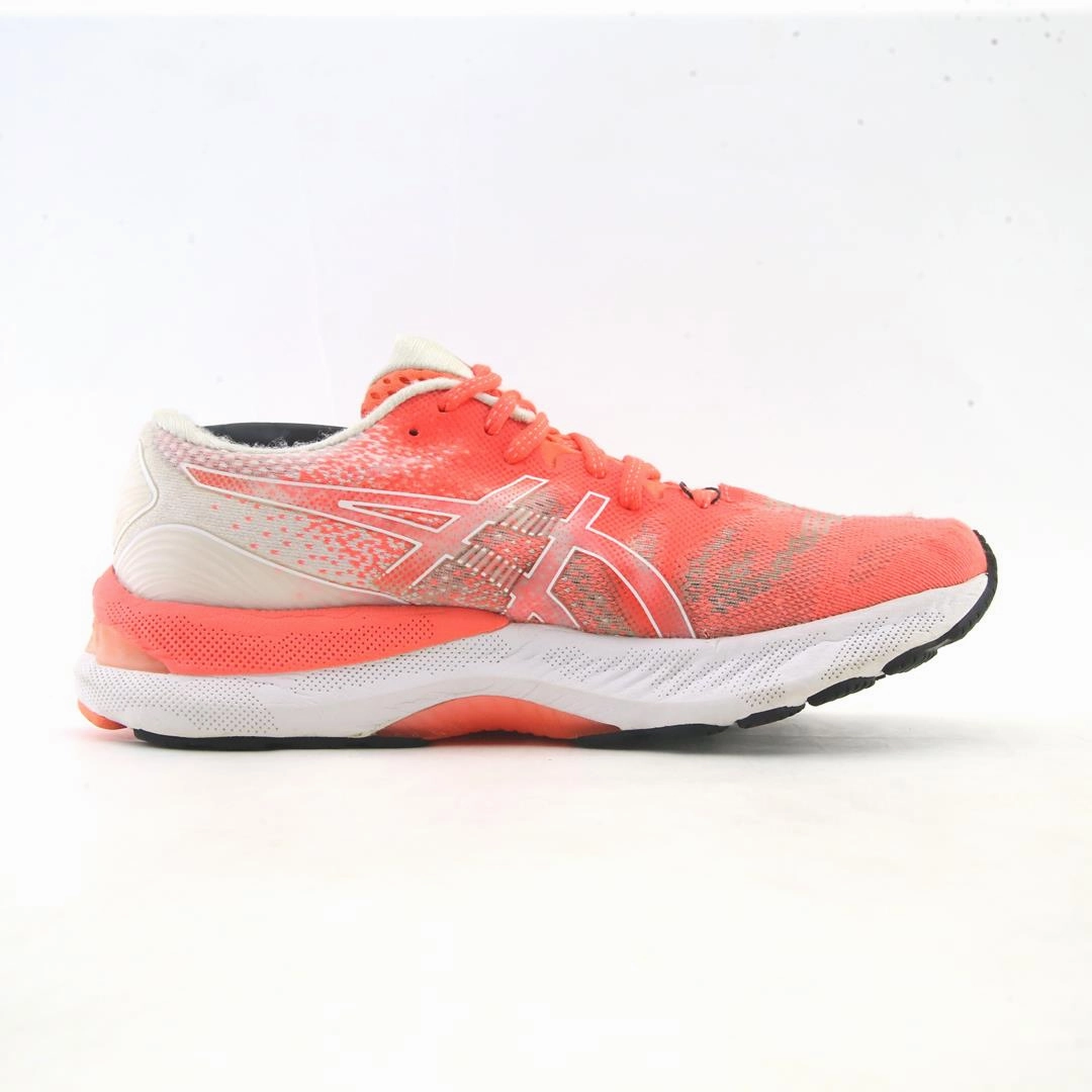 ASICS GEL-NIMBUS 23 sporty Asics footwear images