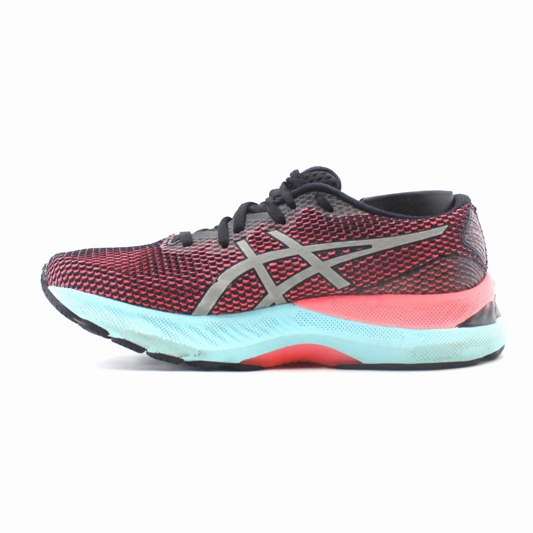 ASICS GEL-NIMBUS 23 sporty Asics footwear images