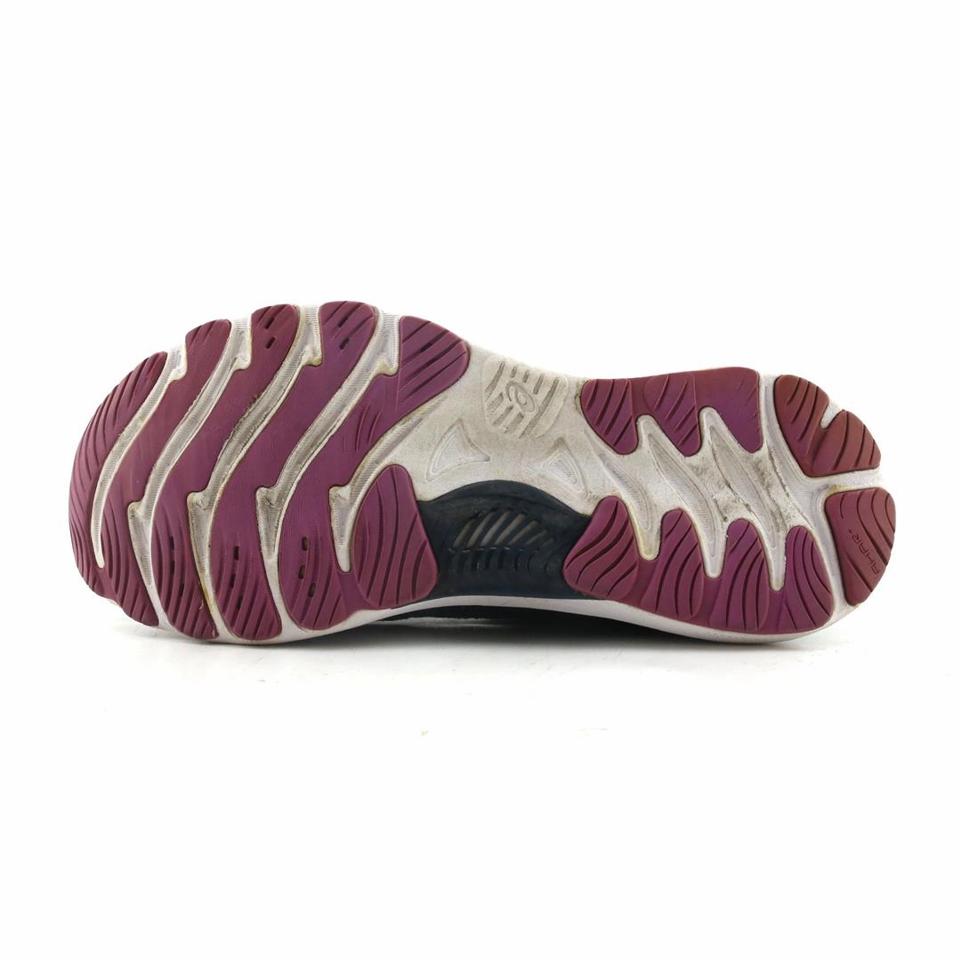 ASICS GEL-NIMBUS 23 sporty Asics footwear images