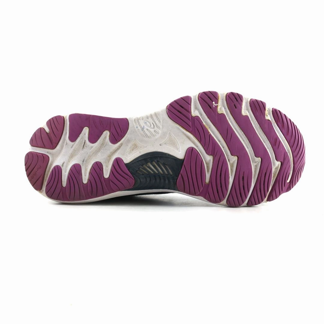 ASICS GEL-NIMBUS 23 sporty Asics footwear images