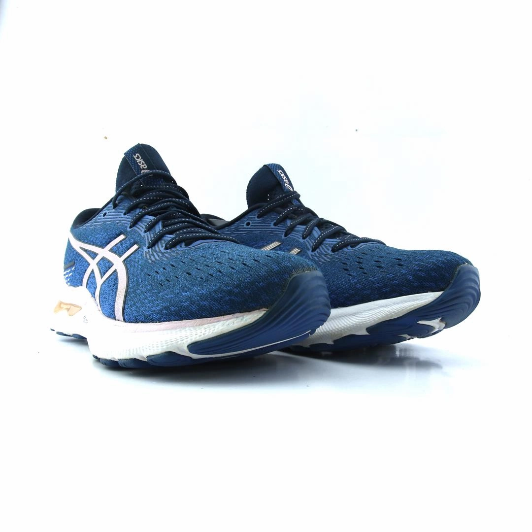 ASICS GEL-NIMBUS 24 performance running shoe photos