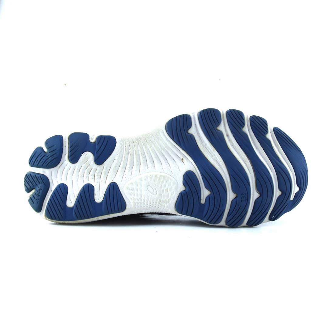ASICS GEL-NIMBUS 24 performance running shoe photos