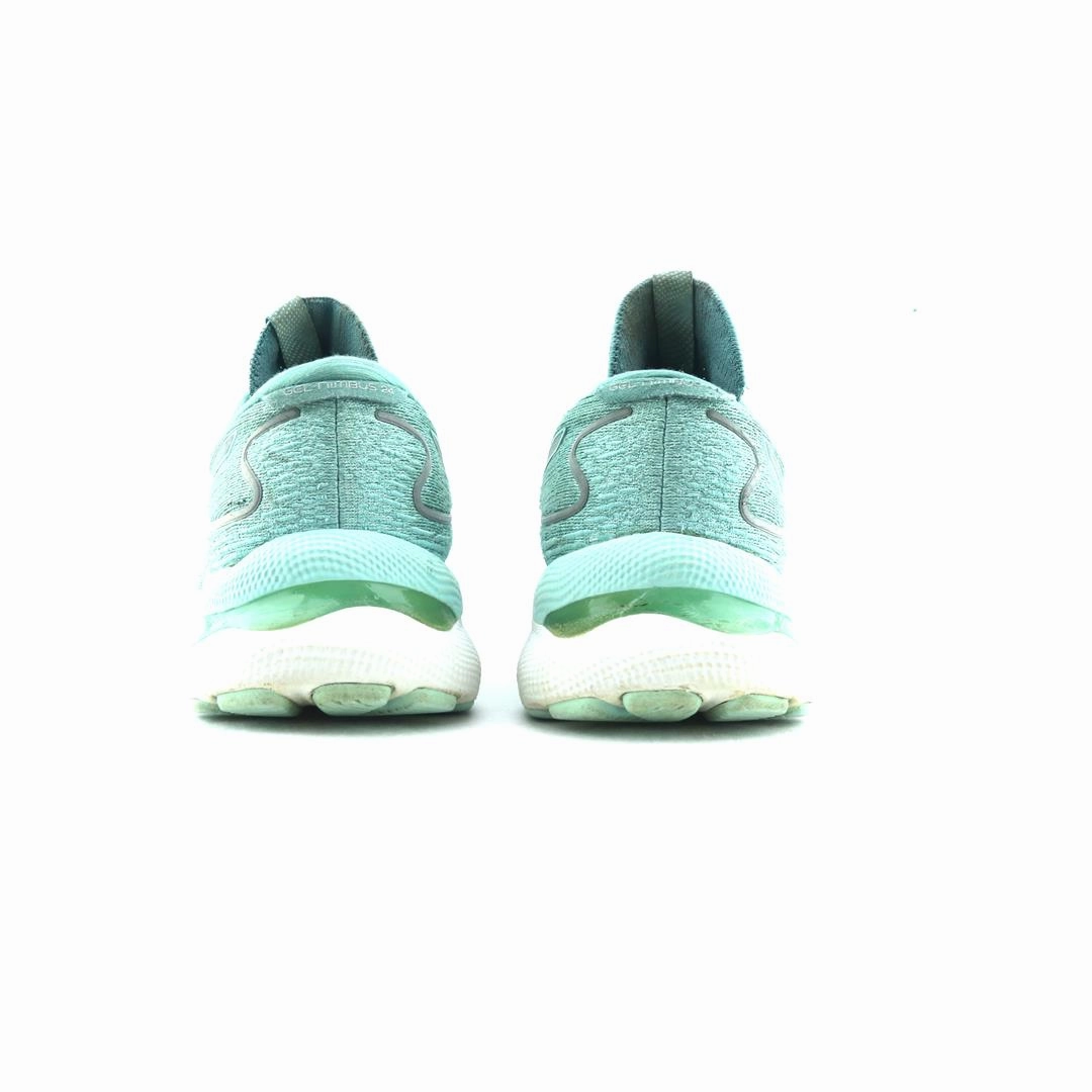 ASICS GEL NIMBUS 24 performance running shoe photos