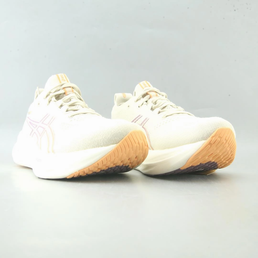 ASICS GEL-NIMBUS 26 performance running shoe photos