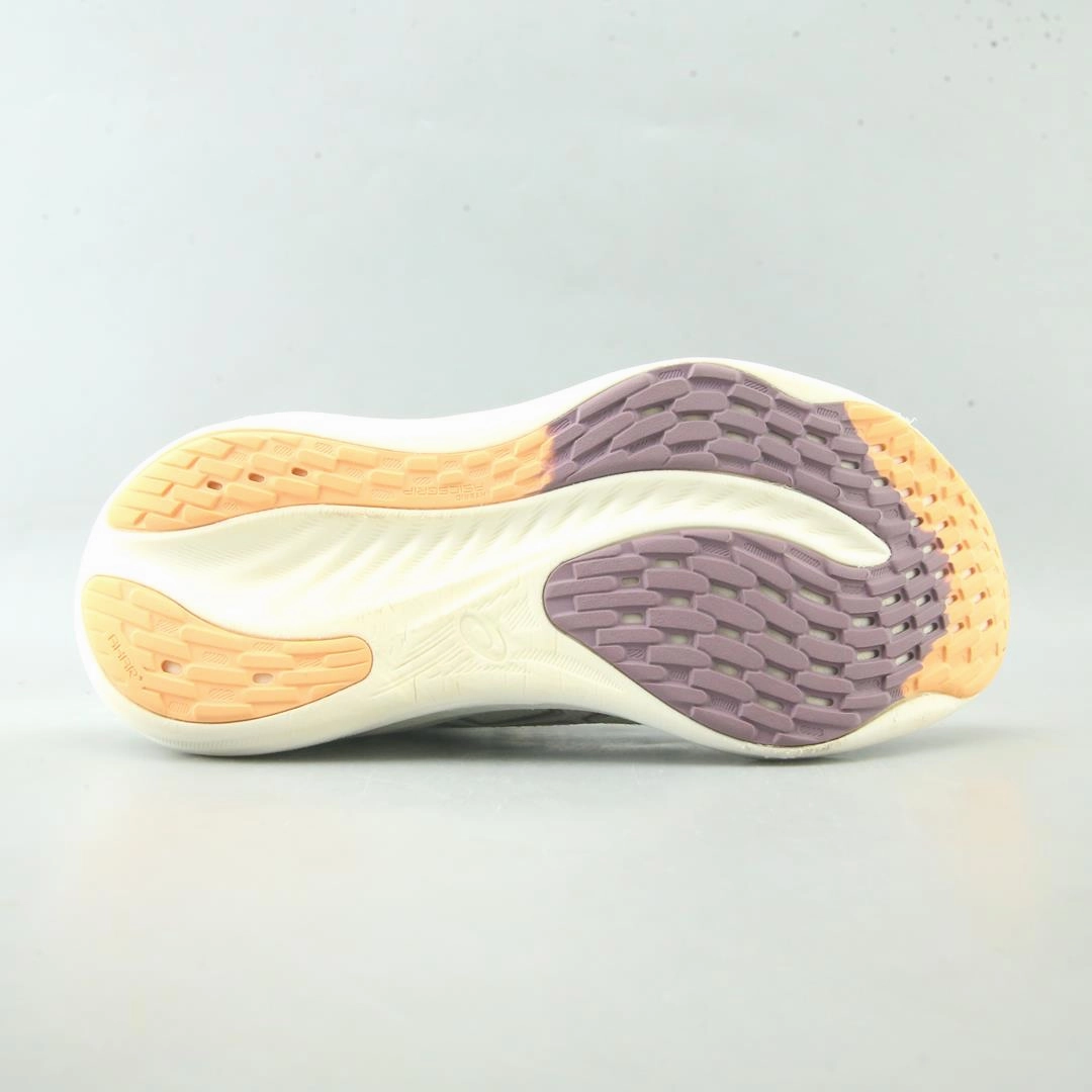 ASICS GEL-NIMBUS 26 performance running shoe photos