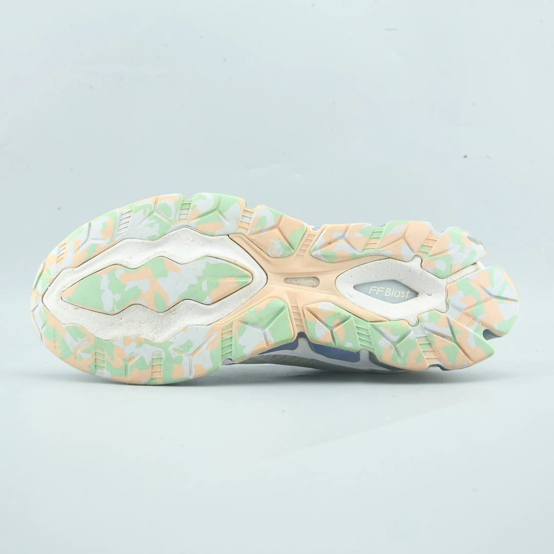 ASICS GEL-QUANTUM 360 VII performance running shoe photos