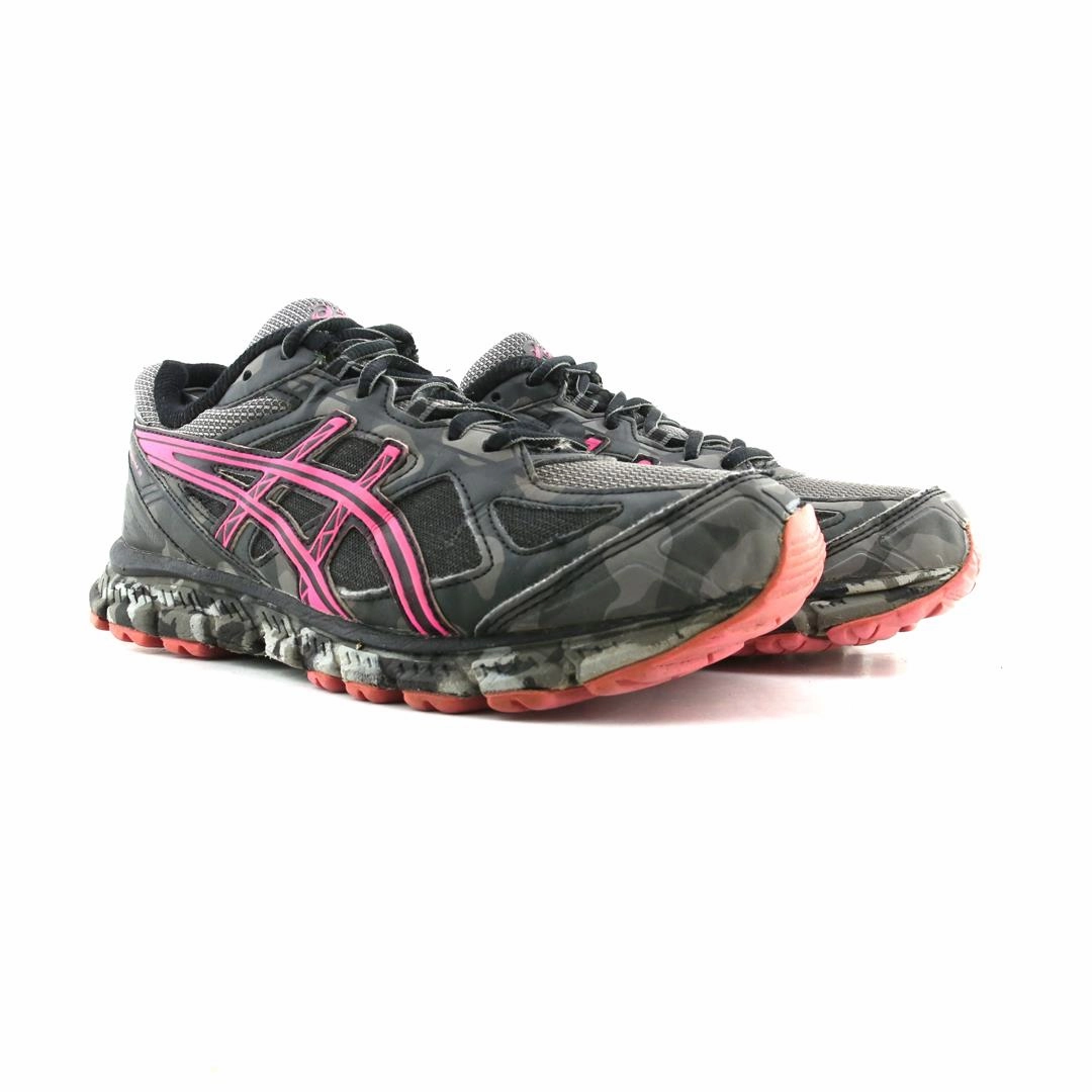 ASICS GEL SCRAM 2 lightweight athletic shoe visuals