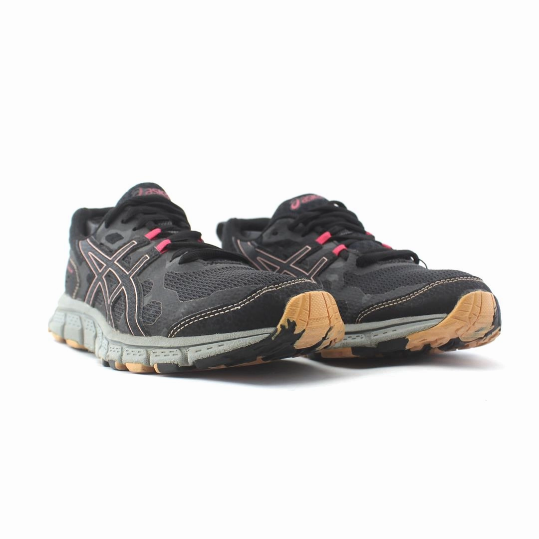 ASICS GEL-SCRAM 4 lightweight athletic shoe visuals
