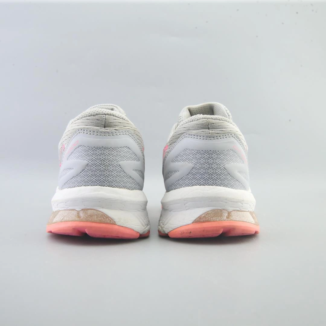 ASICS GT-1000 10 GS sporty Asics footwear images