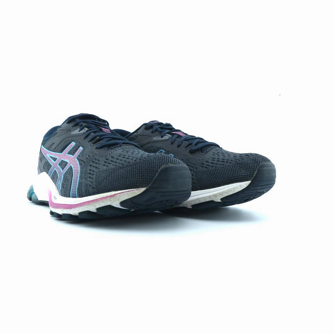 ASICS GT 1000 10 lightweight athletic shoe visuals